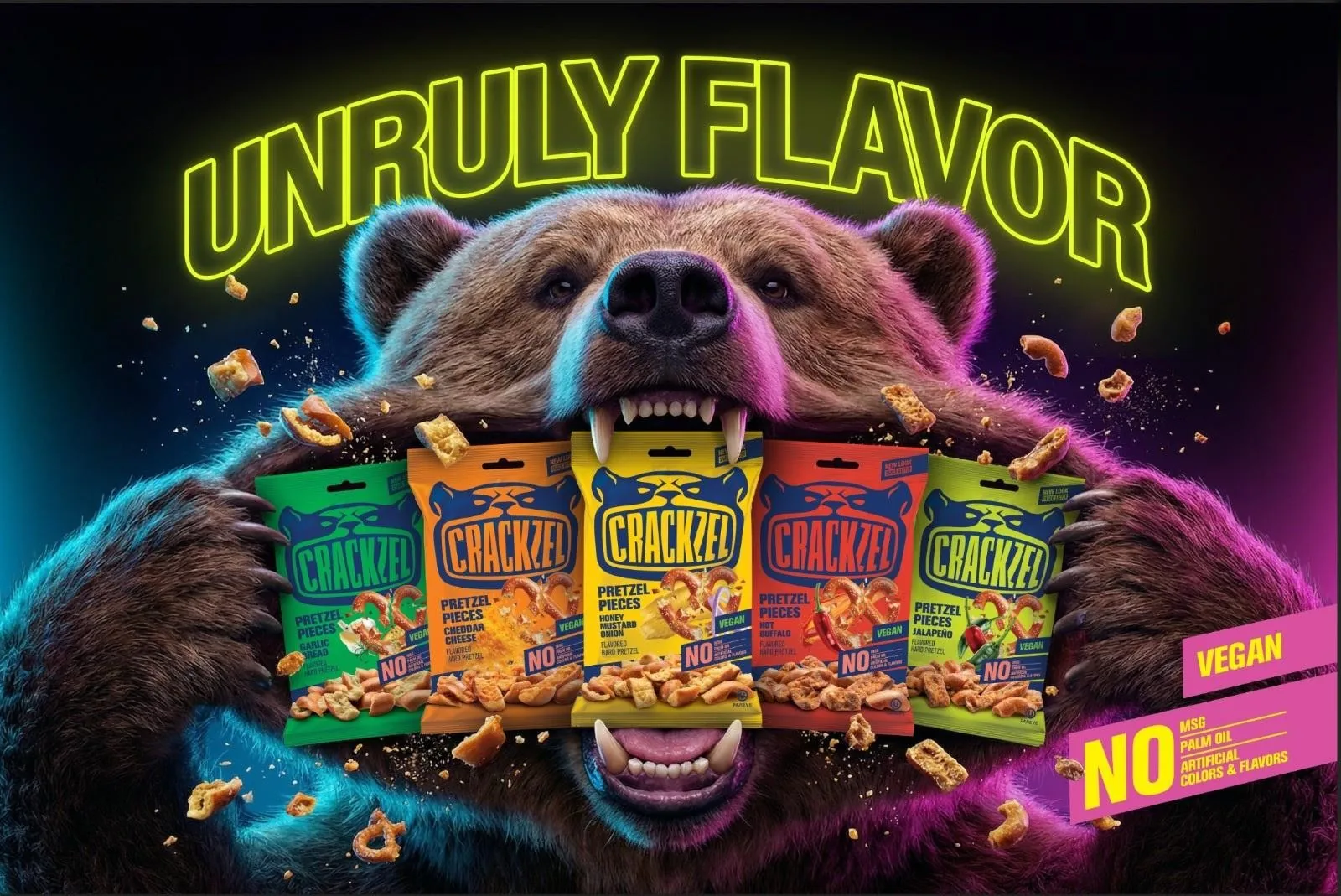 Crackzel-Bär hält die fünf Sorten Pretzel Pieces im Maul, Schriftzug Unruly Flavor