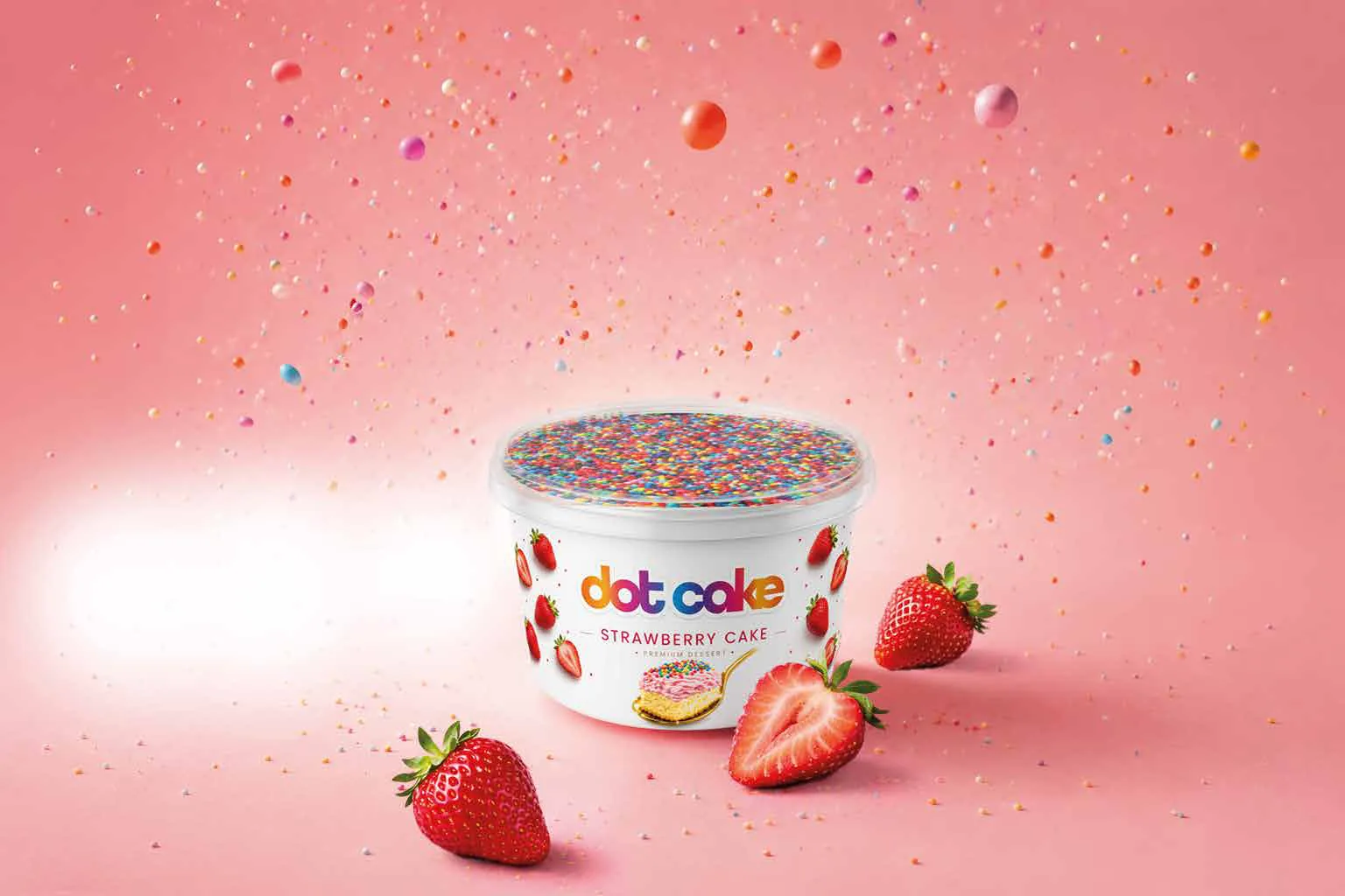 Dot Cake Strawberry – white cup with colourful sugar sprinkles and fresh strawberries